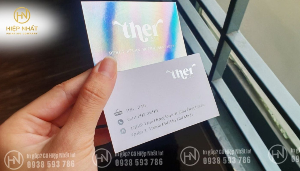Mẫu name card phủ nhũ sang trọng, đẳng cấp