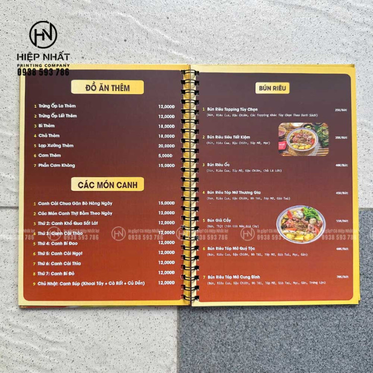 Trang menu bìa cứng lò xo trình bày các món bún riêu và món ăn thêm