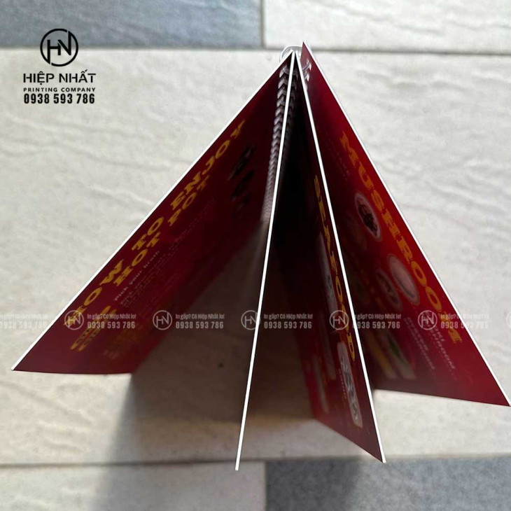 Menu nhựa lò xo A4 nhìn nghiêng, chất liệu nhựa 0.7mm bền và cứng
