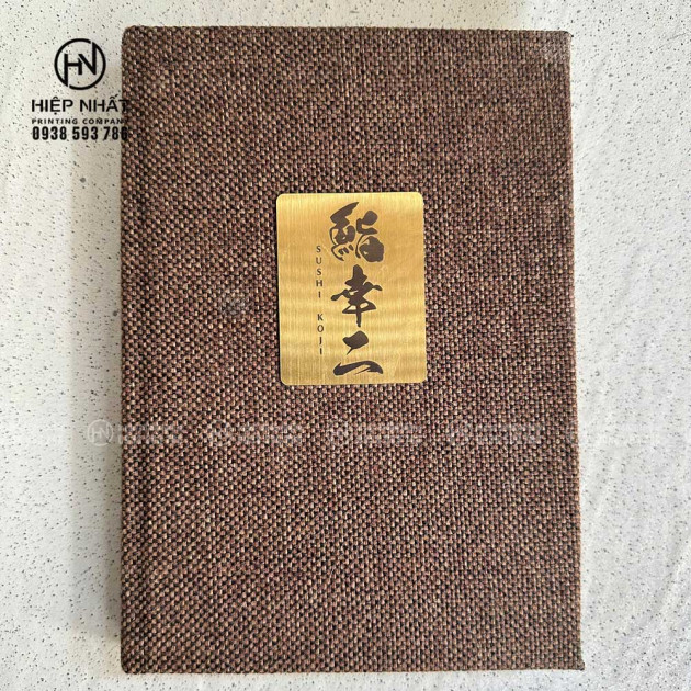 Menu bìa vải A5 mở phẳng, logo khắc laser sang trọng phong cách Nhật