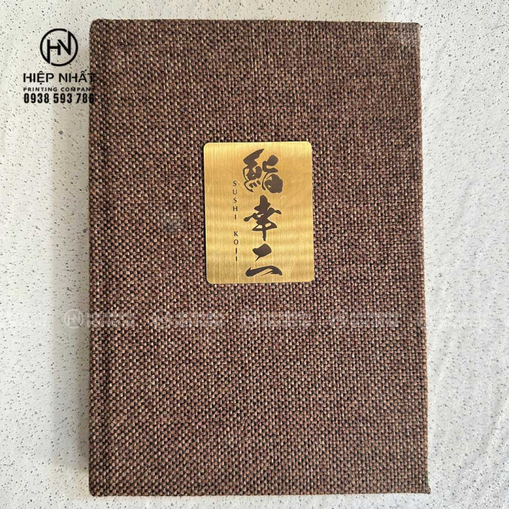 Menu bìa vải A5 mở phẳng, logo khắc laser sang trọng phong cách Nhật