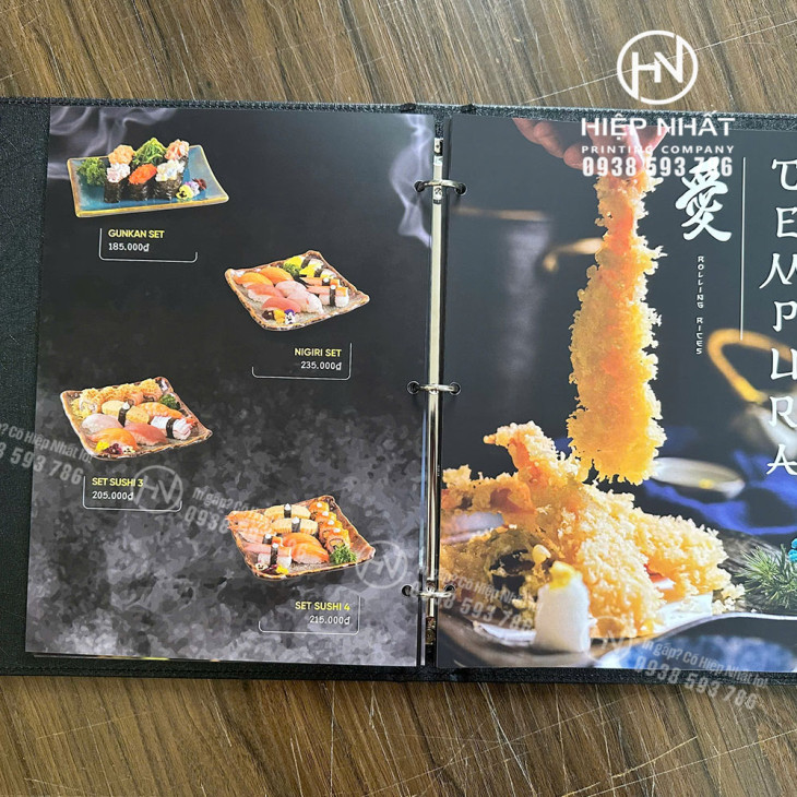 Trang menu sushi in C300 cán mờ, gáy còng