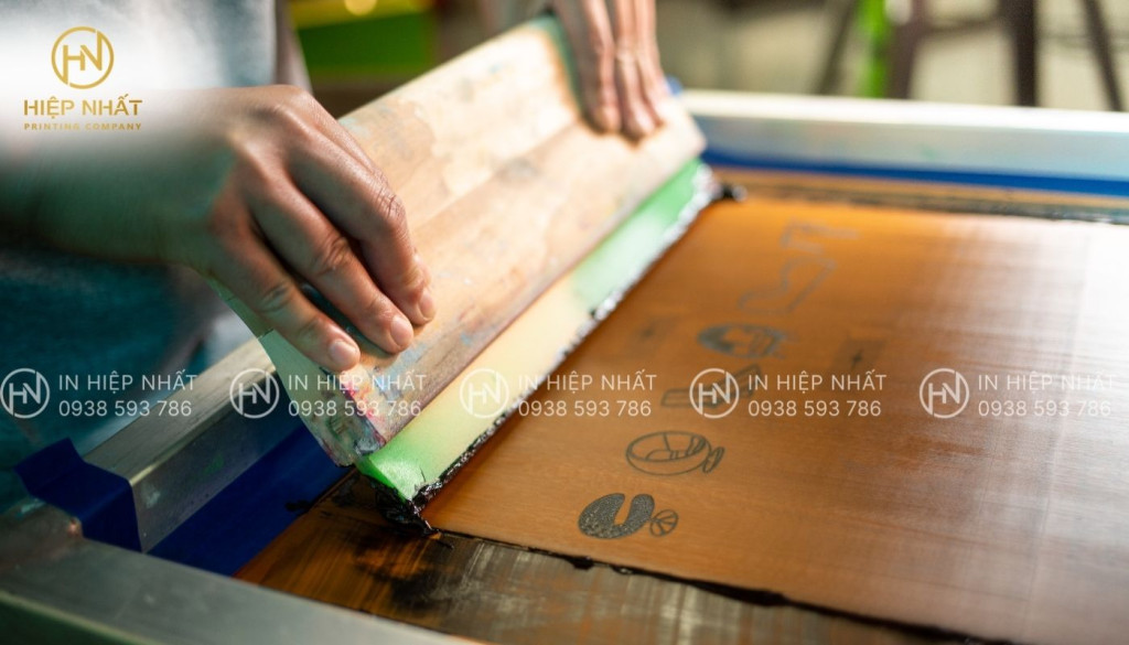 Đánh giá tổng quan: ưu và nhược điểm của kỹ thuật in lụa là gì? Ưu nhược điểm của in lụa là gì?
