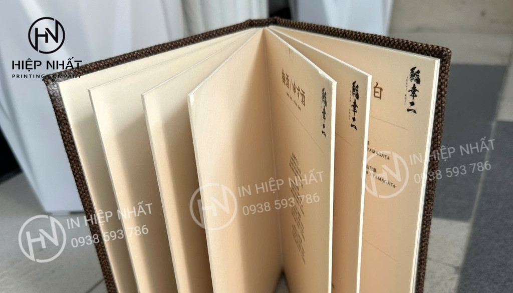 Mẫu menu vải mở phẳng cao cấp