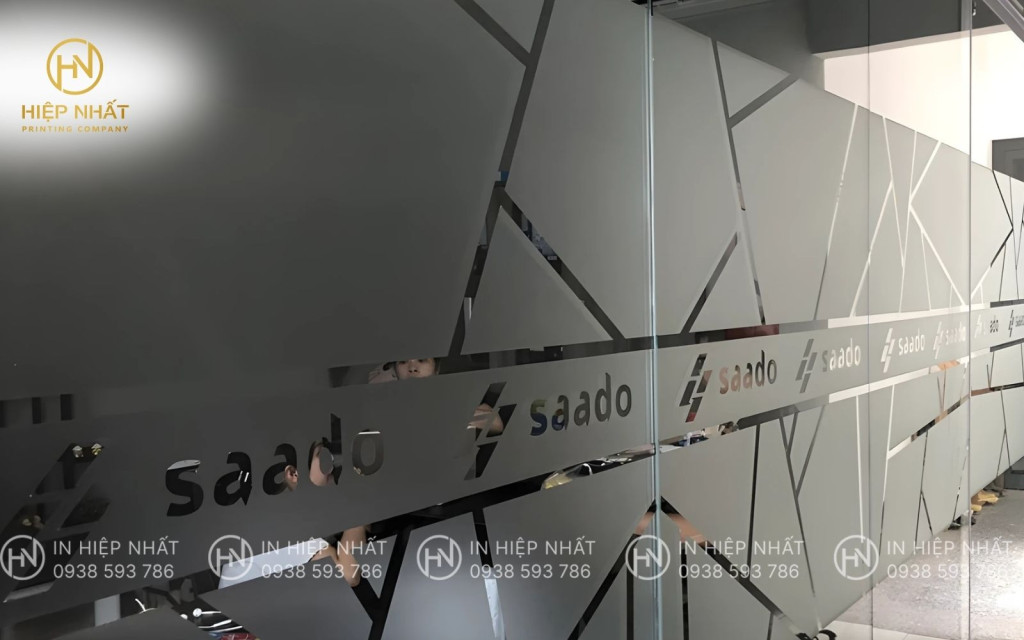 Decal dán kính bế cắt chữ tên công ty Decal dán kính bế cắt chữ tên công ty