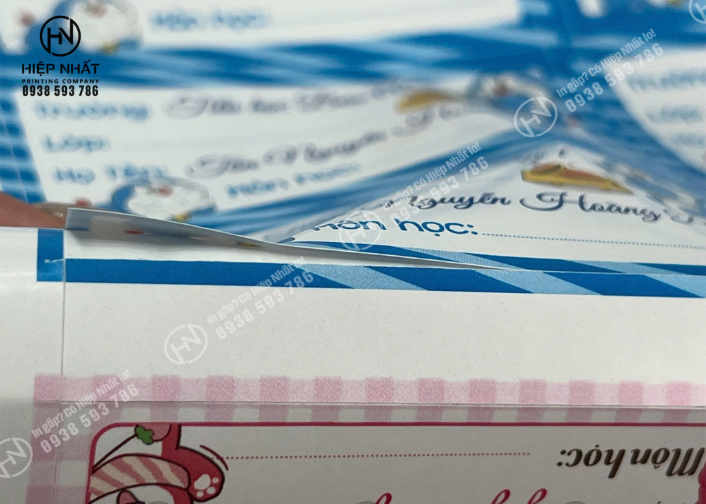 Mẫu nhãn vở sử dụng chắc chắn, keo dính sử dụng được lâu