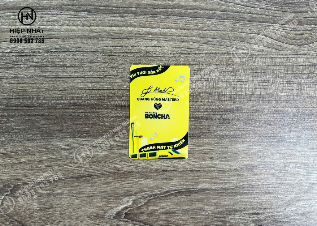 Mẫu in thẻ nhựa tông màu vàng giúp khách hàng luôn nổi bật có sẵn tại In Hiệp Nhất
