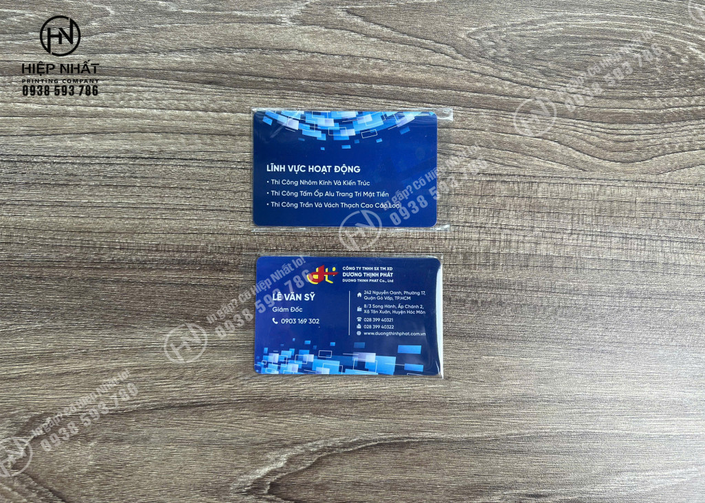 Mẫu thẻ nhựa tông xanh dương chuyên nghiệp in danh thiếp