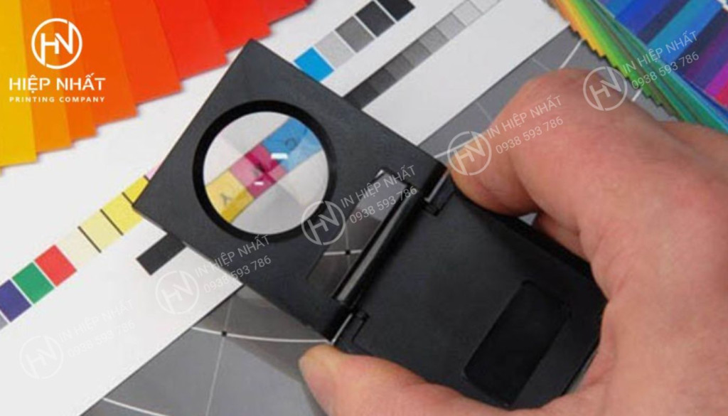 Kiểm tra hình ảnh, màu sắc, kích thước kỹ