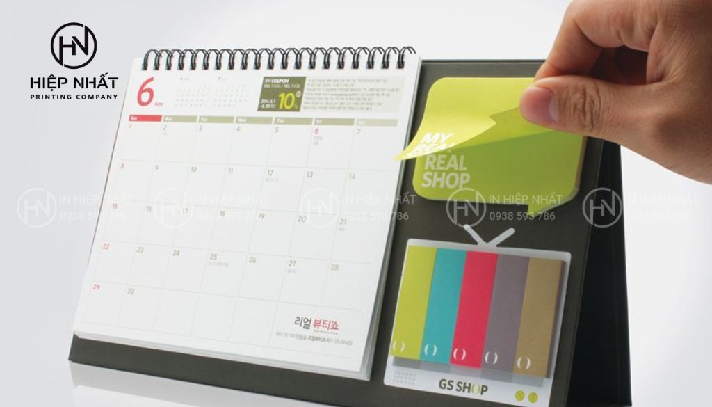 Doanh nghiệp thông minh luôn chọn kích thước lịch để bàn phù hợp với hình ảnh thương hiệu