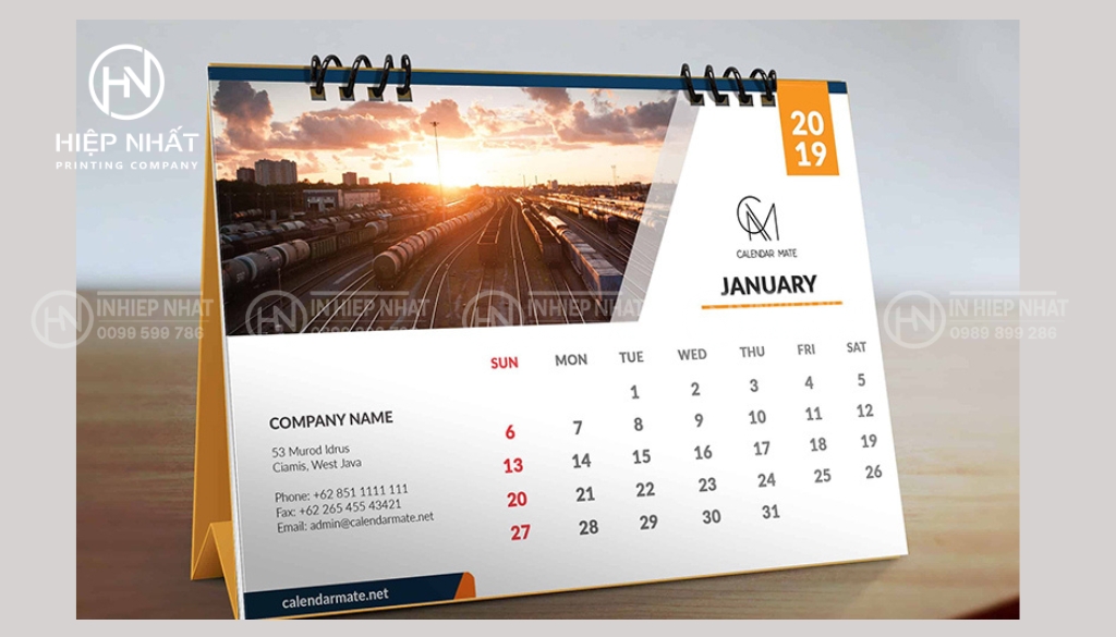 Lịch để bàn chữ A chủ đề doanh nghiệp