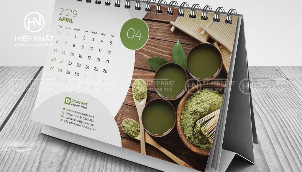 Mẫu in lịch để bàn chữ A dùng làm quà tặng