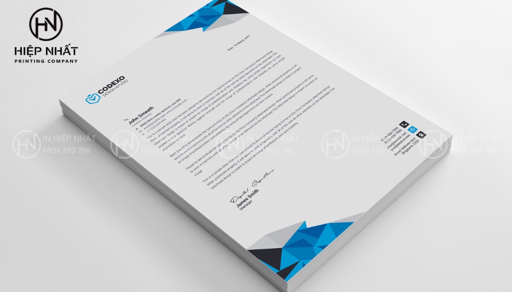Giấy in tiêu đề công ty thiết kế hiện đại với khối hình học màu xanh dương