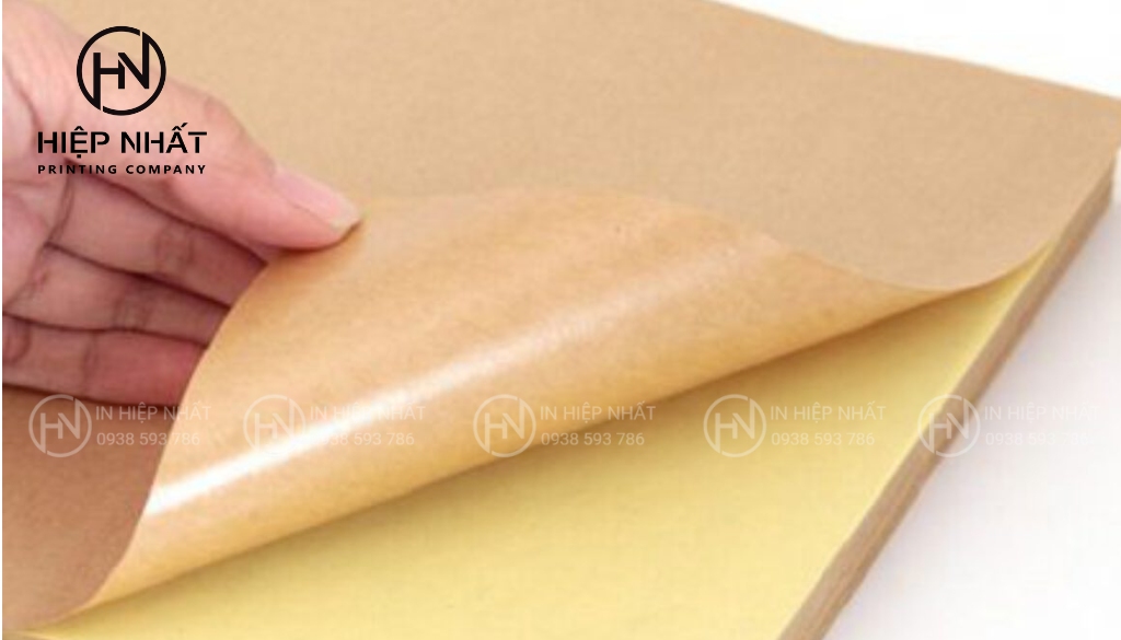 Bề mặt Decal in sắc nét, bám dính chắc trên sản phẩm